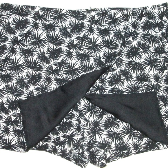 NWNT/Never Worn | Michael Kors Skort | 16 | Black & White - Picture 3 of 4
